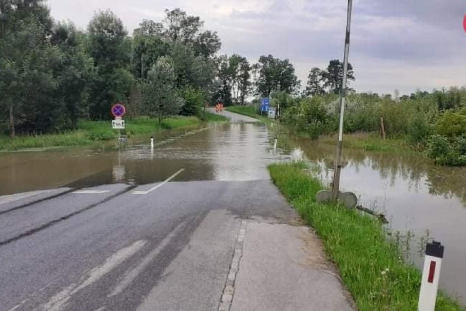 Ilustračný obrázok k článku Do Rakúska sa cez rieku Moravu nedostanete. Hraničný priechod uzavreli