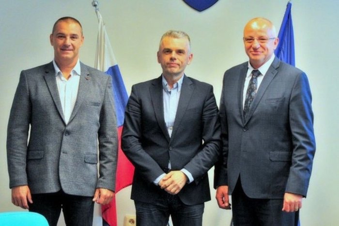 Ilustračný obrázok k článku Vedenie mesta na návšteve u štátneho tajomníka: Hlavnou témou bol obchvat Šale