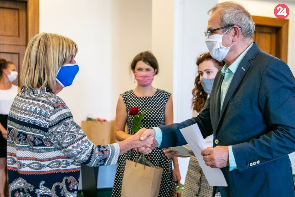 Ilustračný obrázok k článku Počas koronakrízy pomáhali druhým: Ako Lunter ocenil dobrovoľníkov? FOTO