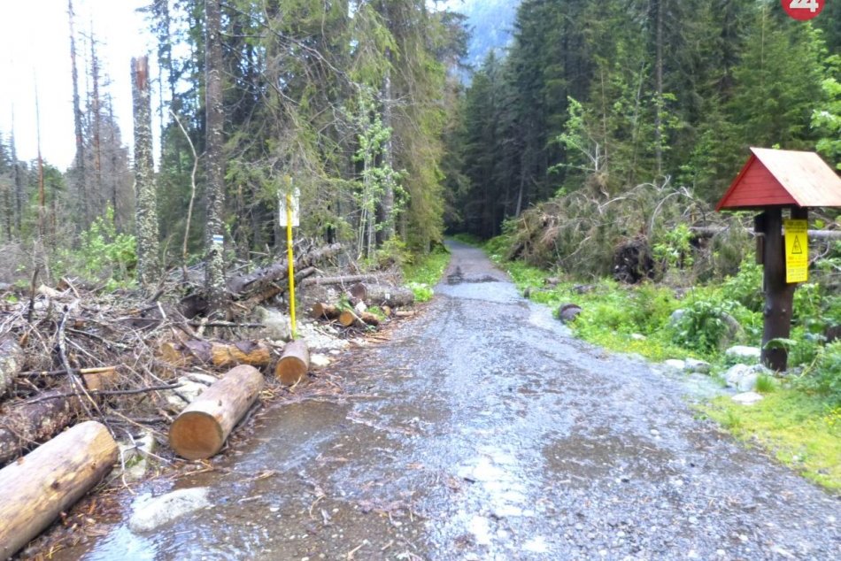 Ilustračný obrázok k článku Nočná búrka narobila v Tatrách paseku: Cez TIETO turistické chodníky ani neprejdete