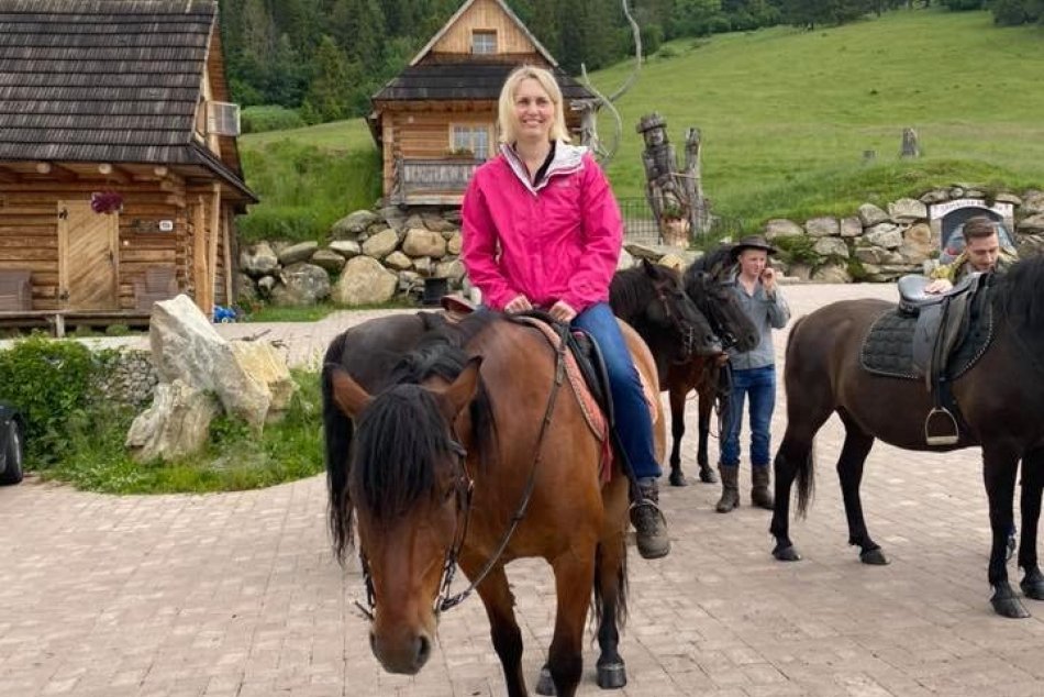 Ilustračný obrázok k článku Vzácna návšteva na Horehroní a Gemeri: Zavítala k nám veľvyslankyňa USA, FOTO