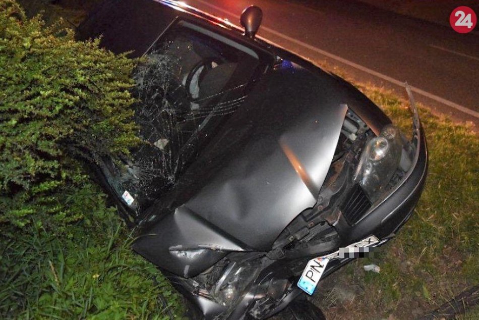 Ilustračný obrázok k článku Opitá vodička havarovala v Chtelnici so synom a ďalšou ženou v aute, GALÉRIA