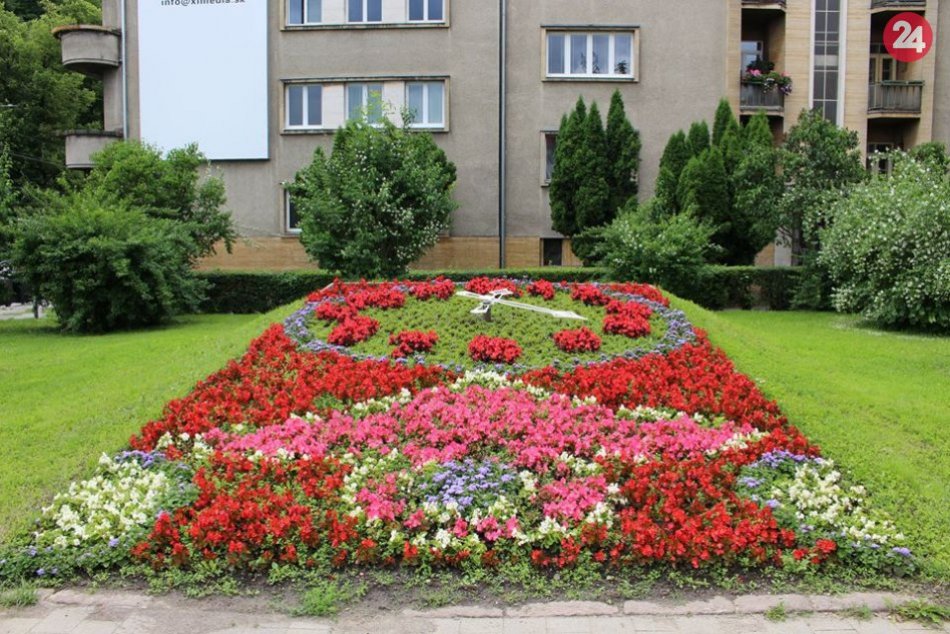 Ilustračný obrázok k článku Páčia sa vám rozkvitnuté sídliská? Centrum Bystrice očarí ešte viac, FOTO