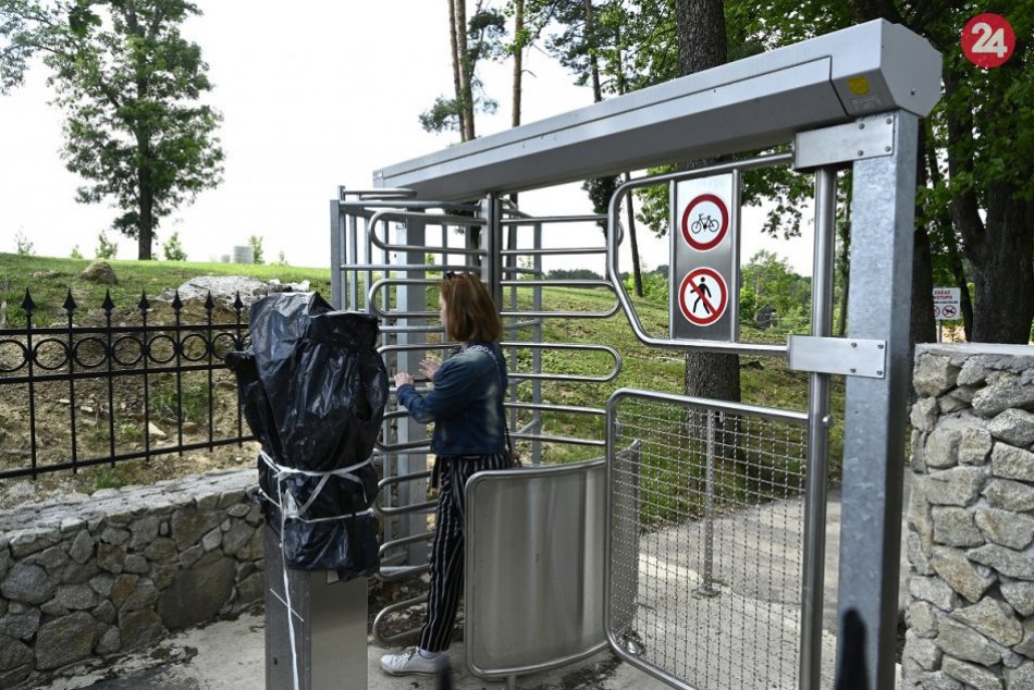 Ilustračný obrázok k článku Šokovaní Bojničania: Vstup do kúpeľov idú spoplatniť, FOTO