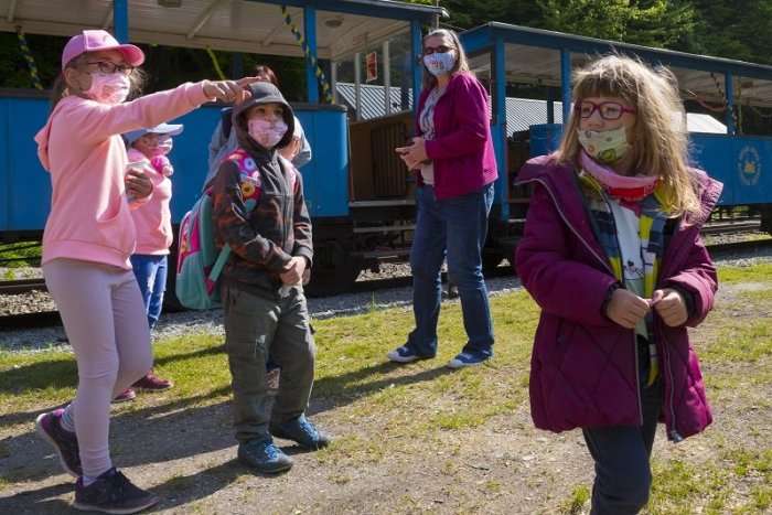 Ilustračný obrázok k článku V horúčavách sa na hromadných podujatiach budeme dusiť pod rúškom: Aké sú nariadenia?