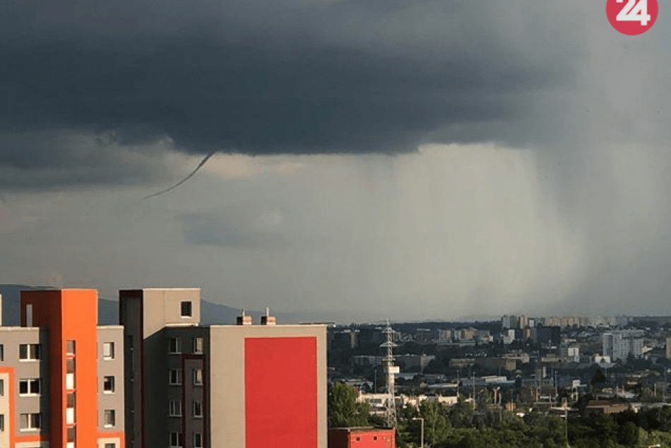 Ilustračný obrázok k článku Väčšinu Slovenska zasiahnu búrky aj počas soboty