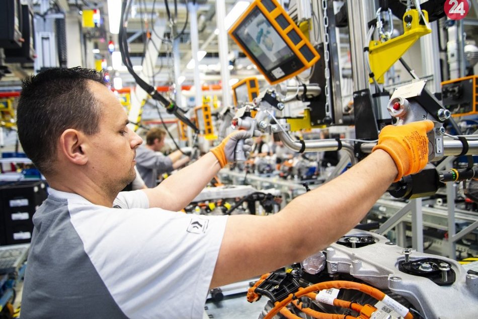 Ilustračný obrázok k článku Pripravia nás roboty o prácu? Nahradiť môžu až tretinu zamestnancov!