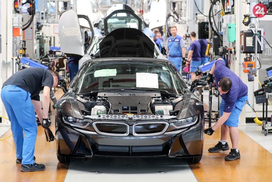 Ilustračný obrázok k článku Kto si chce kúpiť NOVÉ auto, počká si naň vyše ROKA: Problémom je aj presná CENA