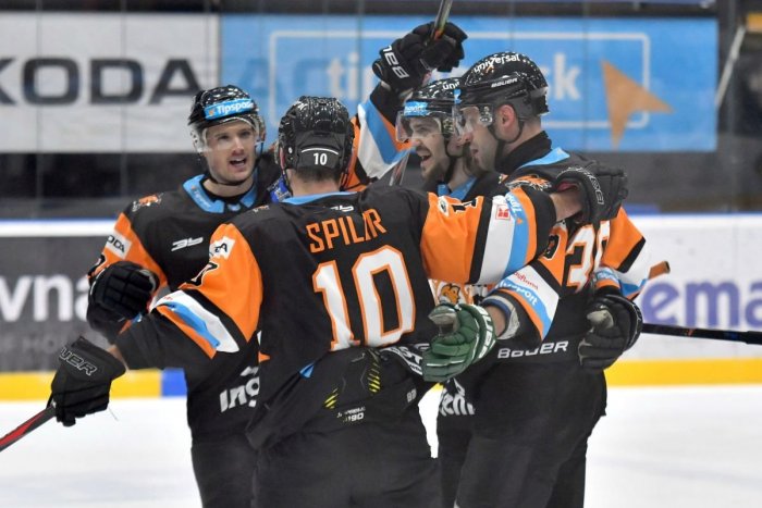 Ilustračný obrázok k článku Boj na michalovskom zimnom štadióne vysielala Dukla Ingema naživo