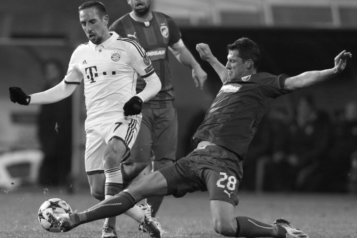 Ilustračný obrázok k článku Smútok zavládol aj v rodnom meste. Odišiel legendárny obranca a fantastický človek