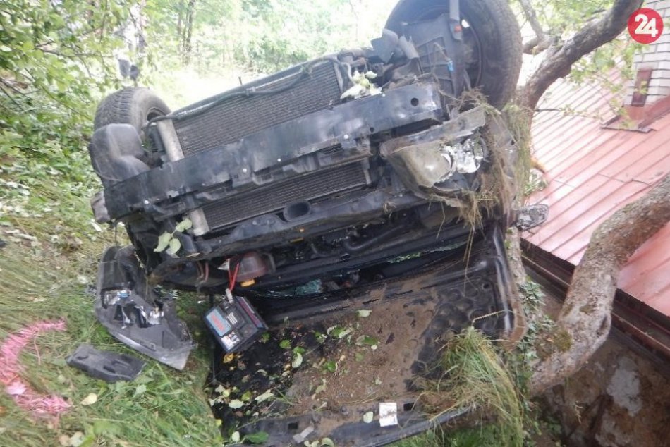 Ilustračný obrázok k článku Opitý Kremničan (30) búral a zranil troch spolujazdcov: Hrozivé ZÁBERY z miesta