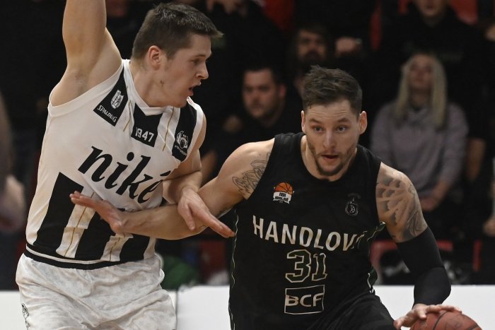 Ilustračný obrázok k článku Odchovanec Prievidze zostáva v Handlovej: Medzi fanúšikmi sa cíti rovnako dobre