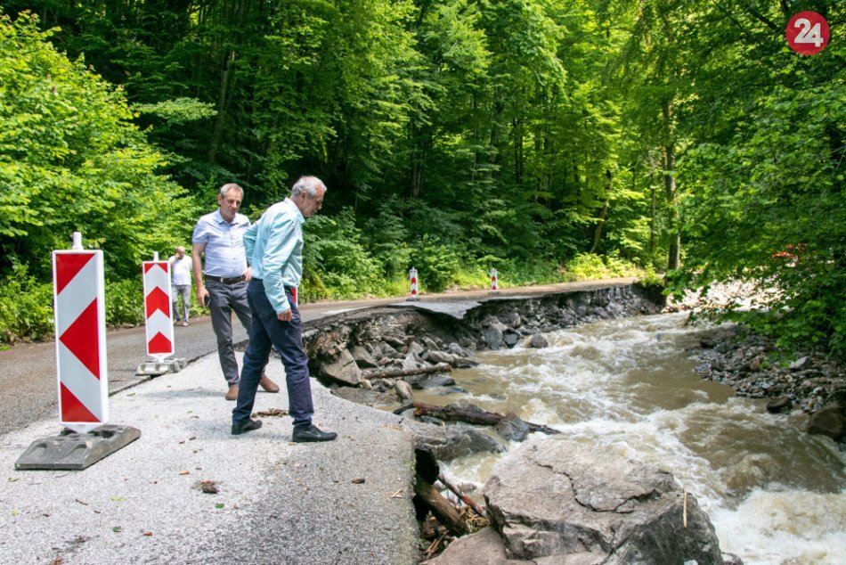 Ilustračný obrázok k článku Vláda dáva na opravu cesty pri Muráni 5 miliónov eur. Kraj reaguje: Prečo iba toľko?