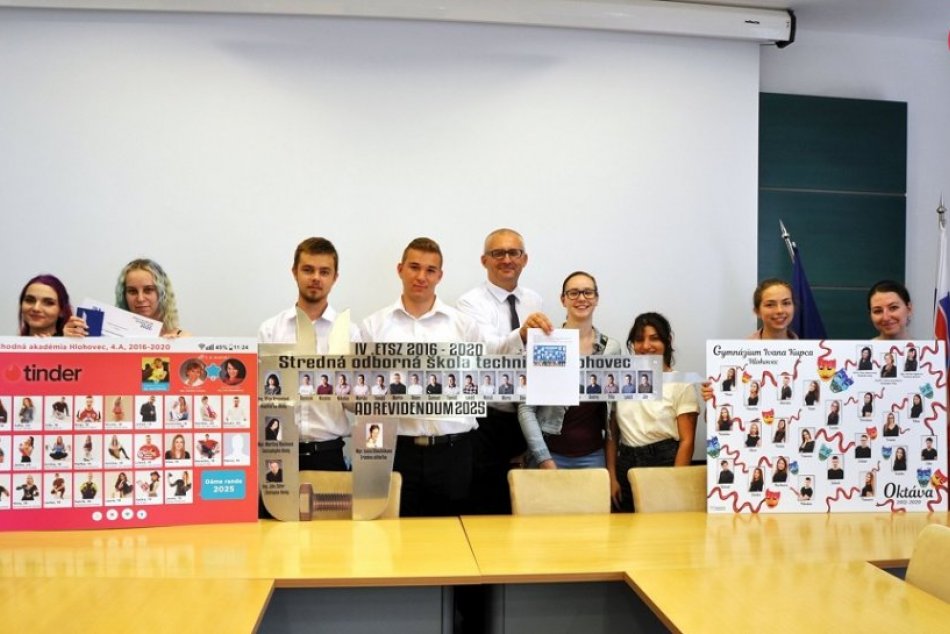 Ilustračný obrázok k článku Poznáme najkrajšie stredoškolské tablá Hlohovca!, GALÉRIA