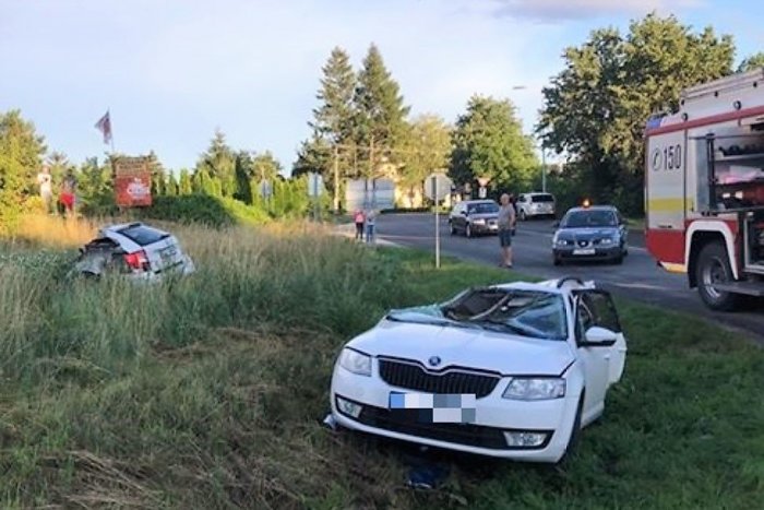 Ilustračný obrázok k článku Pri nehode medzi Trakovicami a Malženicami roztrhlo Octaviu na dve časti