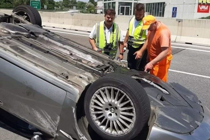 Ilustračný obrázok k článku Hrozivé ZÁBERY z nehody medzi Prešovom a Košicami: Auto skončilo na streche