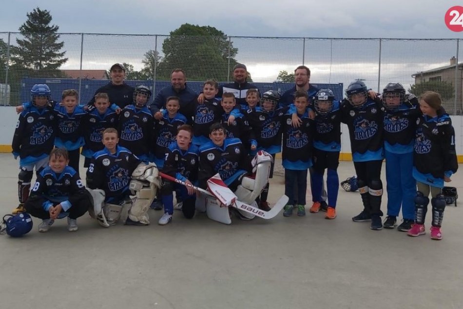 Ilustračný obrázok k článku Nášmu hokejbalu svitá na lepšie časy: Popradskí Piráti trénujú mládež