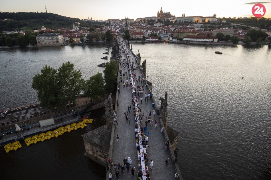 Ilustračný obrázok k článku SVET O SLOVENSKU: V Česku našinci výborne zarábajú. TOTO je rozdiel oproti domácim!