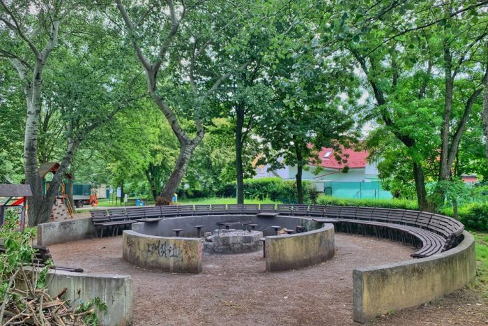 Ilustračný obrázok k článku Bitka o ohnisko: Opekačka láka mnohých obyvateľov Vrakune. Pribudnú ďalšie miesta?