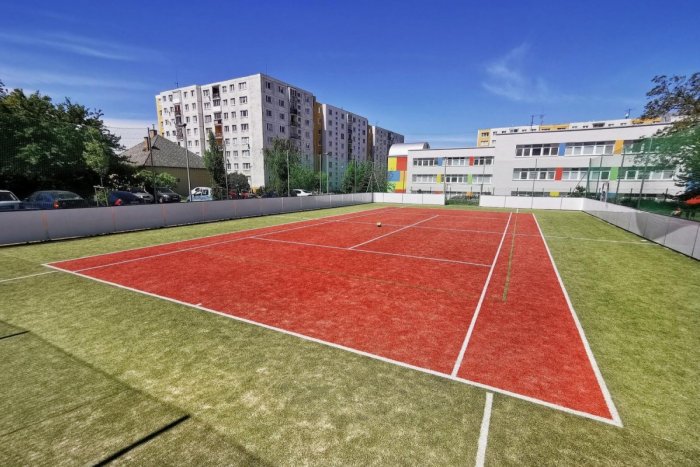 Ilustračný obrázok k článku Multifunkčné ihrisko na Važeckej ulici: Využívajú ho malí aj veľkí športovci, FOTO