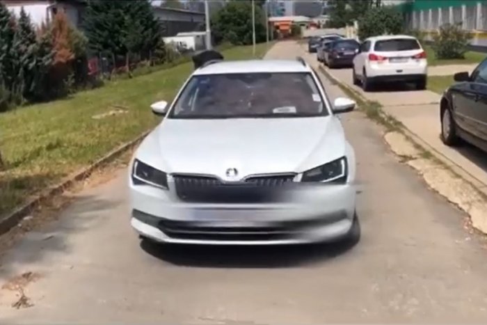 Ilustračný obrázok k článku Poriadna drzosť: Vodič nepovolene používal maják, hrozí mu mastná pokuta