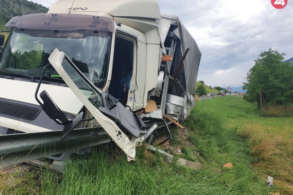 Ilustračný obrázok k článku Nové informácie k nehode pri Slavci od polície: Je na vine mladá vodička?