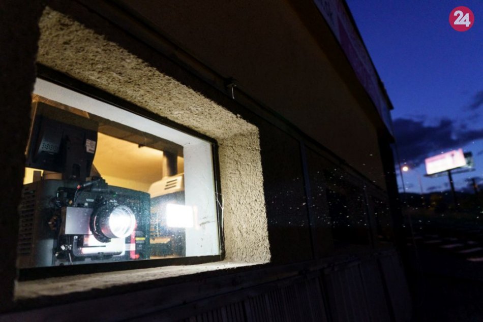 Ilustračný obrázok k článku Letné kino na Dieloch: Tešiť sa môžete na hudobný film o Eltonovi Johnovi