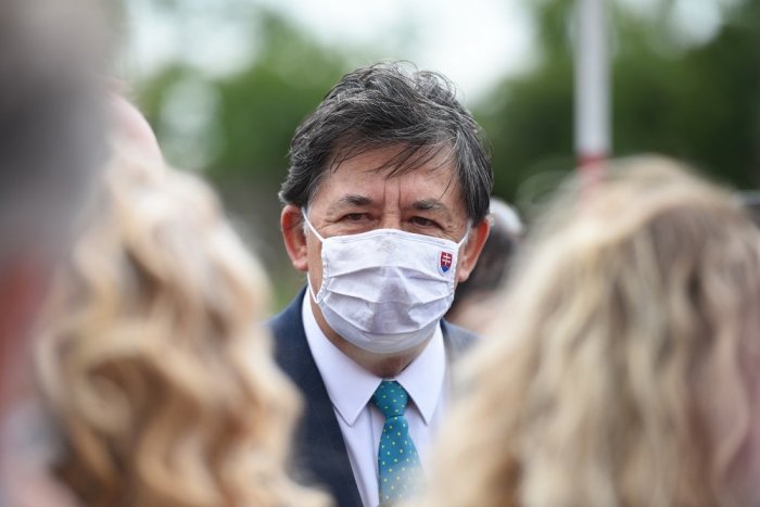 Ilustračný obrázok k článku Štát pomôže odstrániť skládku Vlčie hory v Hlohovci, sľúbil minister Ján Budaj