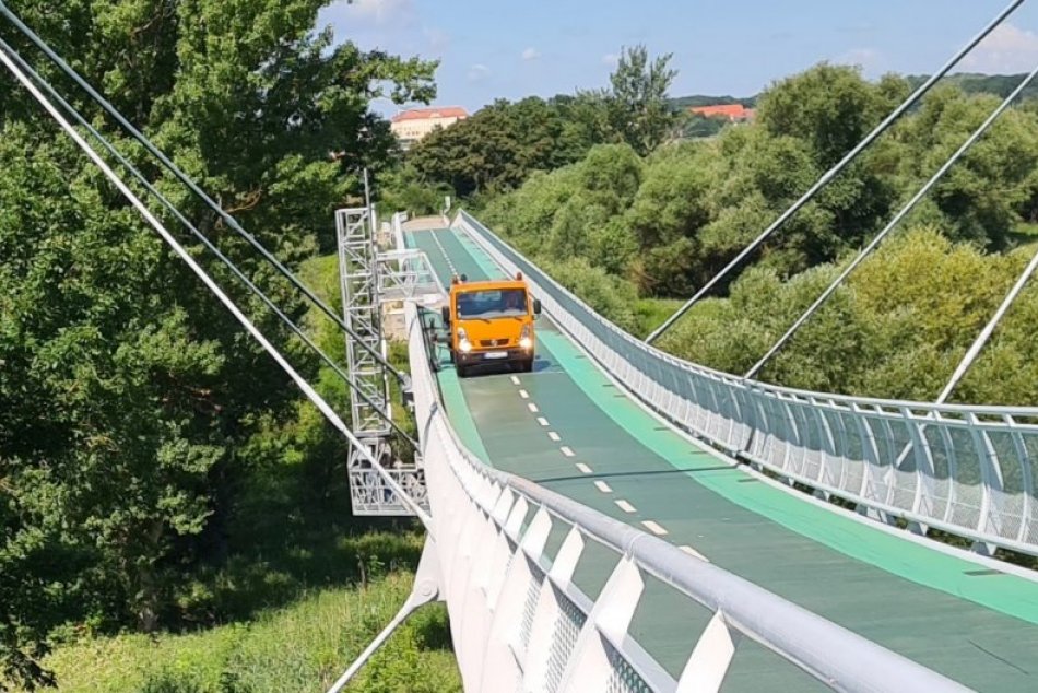 Ilustračný obrázok k článku Cyklomost slobody zostáva zatiaľ zatvorený. "Preklepávajú" ho statici