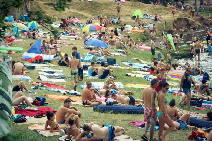 Ilustračný obrázok k článku Štiavnické tajchy lákajú čoraz viac ľudí: Veľkým problémom je však parkovanie