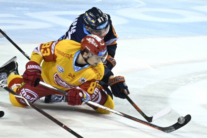 Ilustračný obrázok k článku Syn legendárneho otca zostáva: Ďalej sa bude biť za znak Dukly