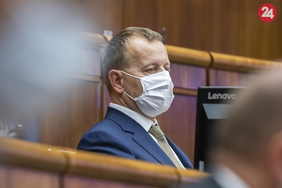 Ilustračný obrázok k článku Kollár ruší svoj program. Po návrate zo zahraničia je v KARANTÉNE!