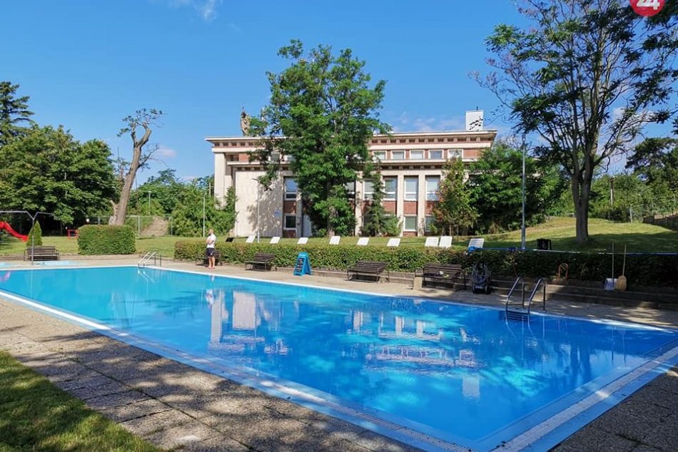 Ilustračný obrázok k článku Cez víkend otvoria kúpaliská v celej Bratislave, jedno však musí počkať