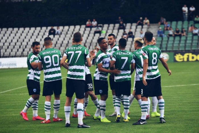 Ilustračný obrázok k článku V TOMTO futbalovom tíme vypukol koronavírus naplno: Až šestnásti v klube sú nakazení!