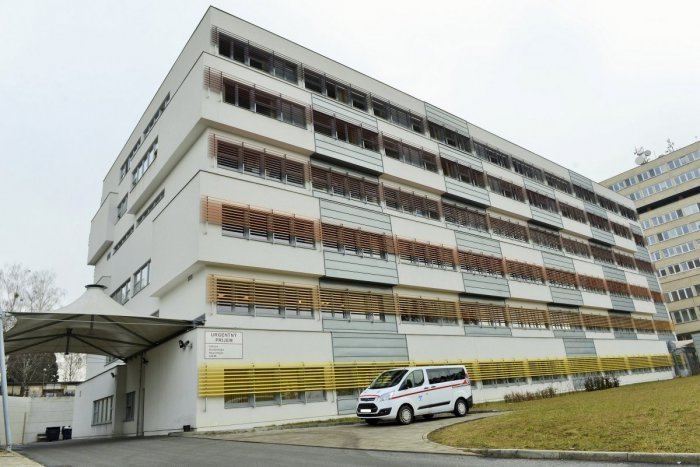 Ilustračný obrázok k článku Nemôžu prijať ďalšieho pacienta s koronou: Prešovská nemocnica nemá lôžka!