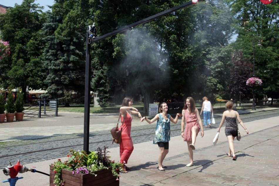 Ilustračný obrázok k článku Vodné clony, čiže rosiče opäť v meste fungujú, FOTO