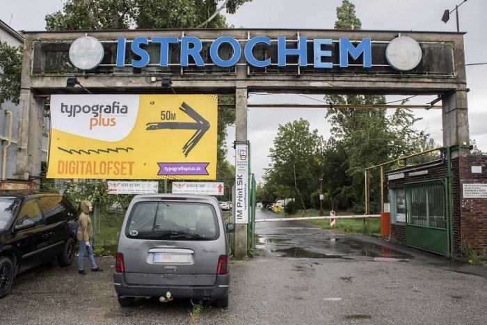 Ilustračný obrázok k článku Vodu z okolia Istrochemu nepoužívajte ani na sprchovanie! Varujú aktivisti