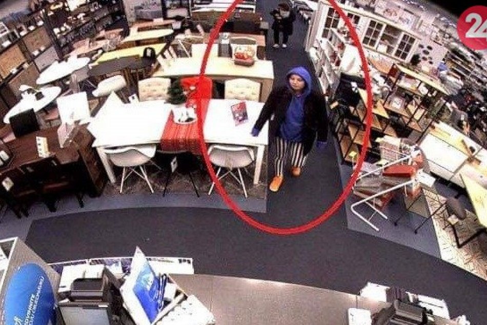 Ilustračný obrázok k článku Spoznávate ženy na FOTKÁCH? Polícia: Vo zvolenskej predajni si niečo zabudli