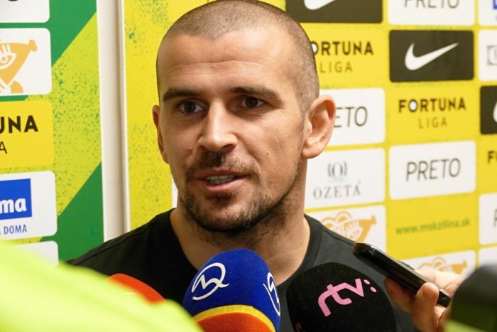 Ilustračný obrázok k článku Viktor Pečovský sa lúči s hráčskou kariérou: Dojemné slová dlhoročného lídra Šošonov