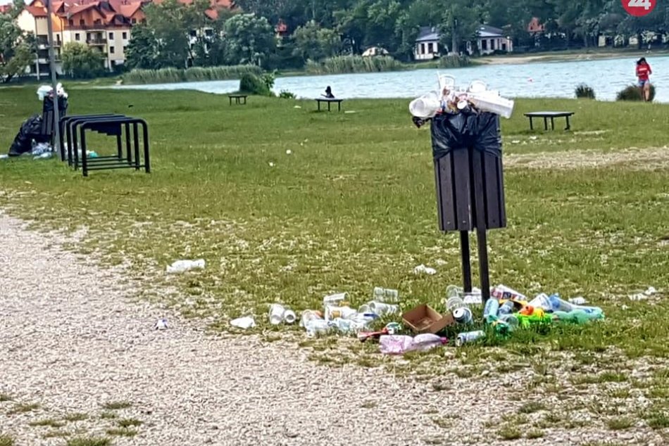 Ilustračný obrázok k článku Neporiadok a špina pri Draždiaku: Mestská časť sa rozhodla konať + FOTO