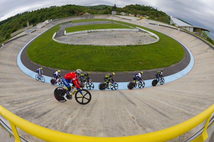 Ilustračný obrázok k článku Dráhová cyklistika v Prešove: Michalička získal na M-SR tri tituly, Medveďová dva