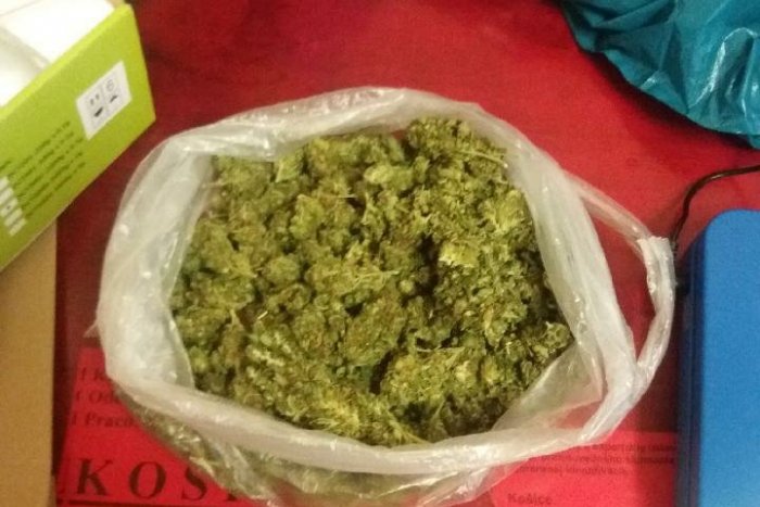 Ilustračný obrázok k článku Protidrogová akcia v okrese Rožňava: Mladík (30) si môže posedieť až 10 rokov