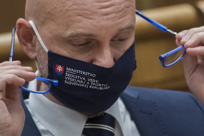 Ilustračný obrázok k článku Bude ďalší na pretrase? Po Kollárovi má problémy s diplomovkou minister Gröhling
