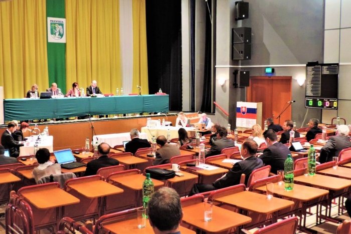 Ilustračný obrázok k článku Chvályhodný krok mesta: Prievidzská samospráva sa otvorila obyvateľom