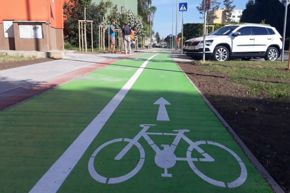 Ilustračný obrázok k článku Desiatky tisíc na rekonštrukciu: Opravený chodník v Poprade bude slúžiť aj cyklistom