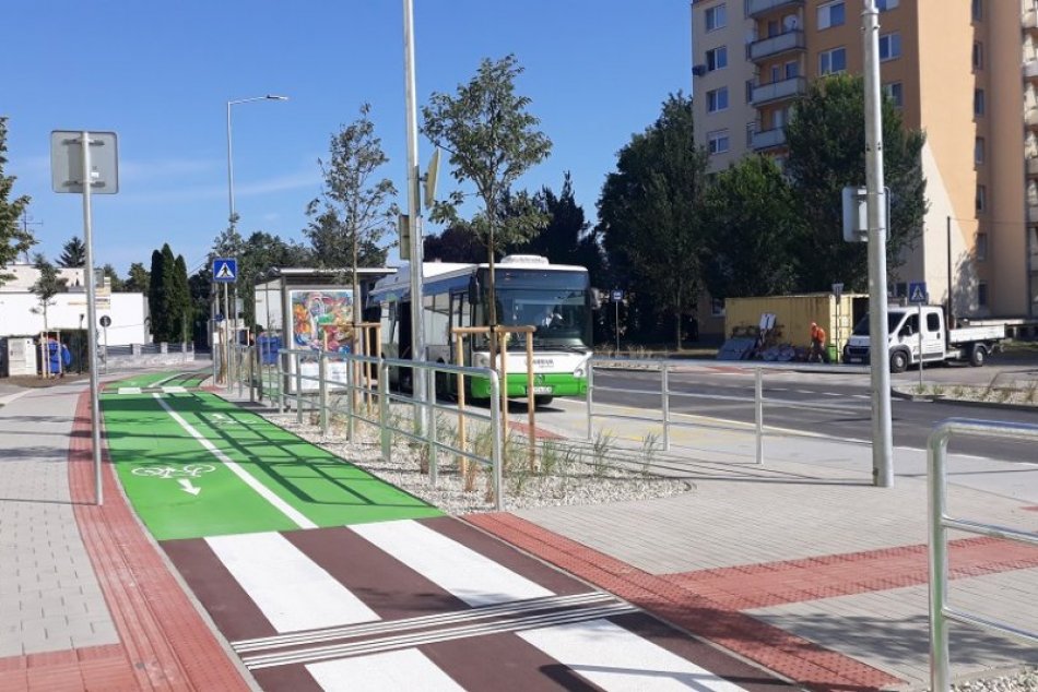 Ilustračný obrázok k článku Posledné špárovačky a hotovo! Nový cyklochodník presvedčil aj odporcov, FOTO