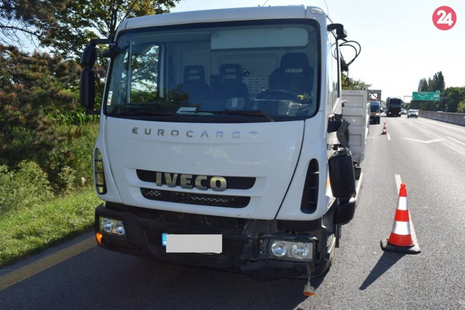 Ilustračný obrázok k článku Policajti poskytli rýchlu a príkladnú pomoc pri nehode na D1