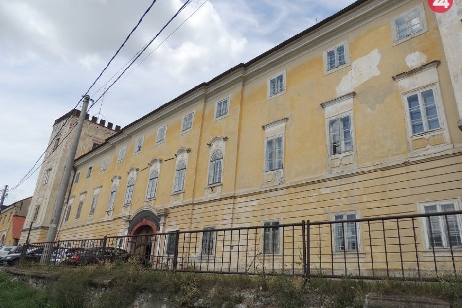 Ilustračný obrázok k článku Práce na domove dôchodcov v kaštieli finišujú: Mesto naznačilo termín otvorenia