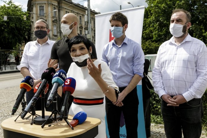 Ilustračný obrázok k článku Matovičove sľuby zostali len na papieri. Doba "našich ľudí" pokračuje, tvrdia Progresívci