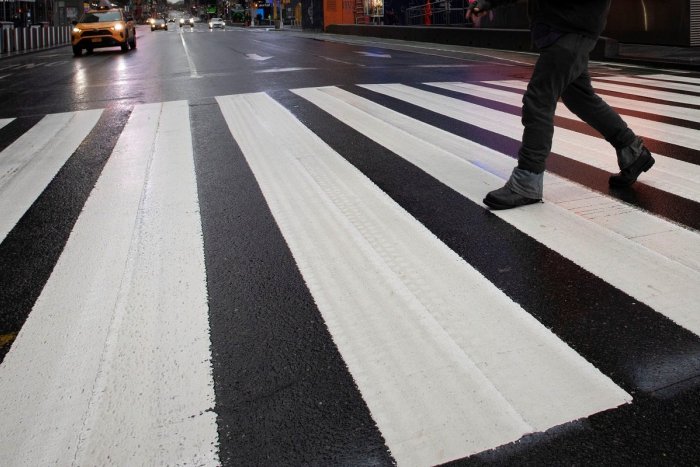 Ilustračný obrázok k článku Beluša ide príkladom: Bezpečnosť občanov je kľúčová, nasvietili preto priechody